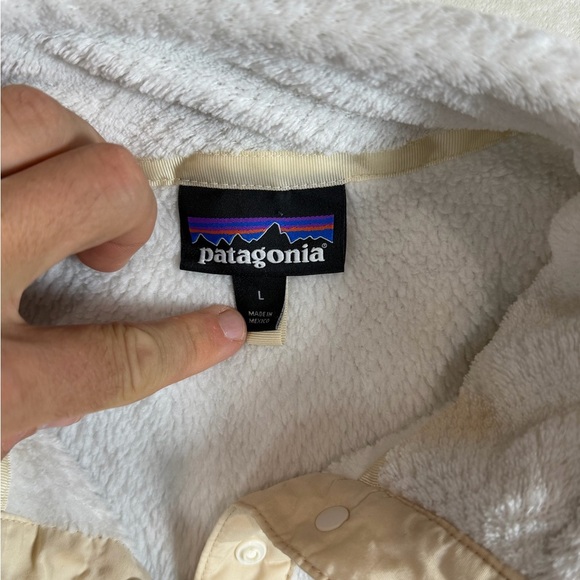 Women’s Patagonia Size Large Synchilla Cream and Tan Women's Sweater Button Snap - Picture 5 of 8